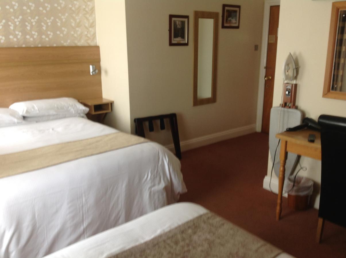 Templemore Arms Hotel ภายนอก รูปภาพ