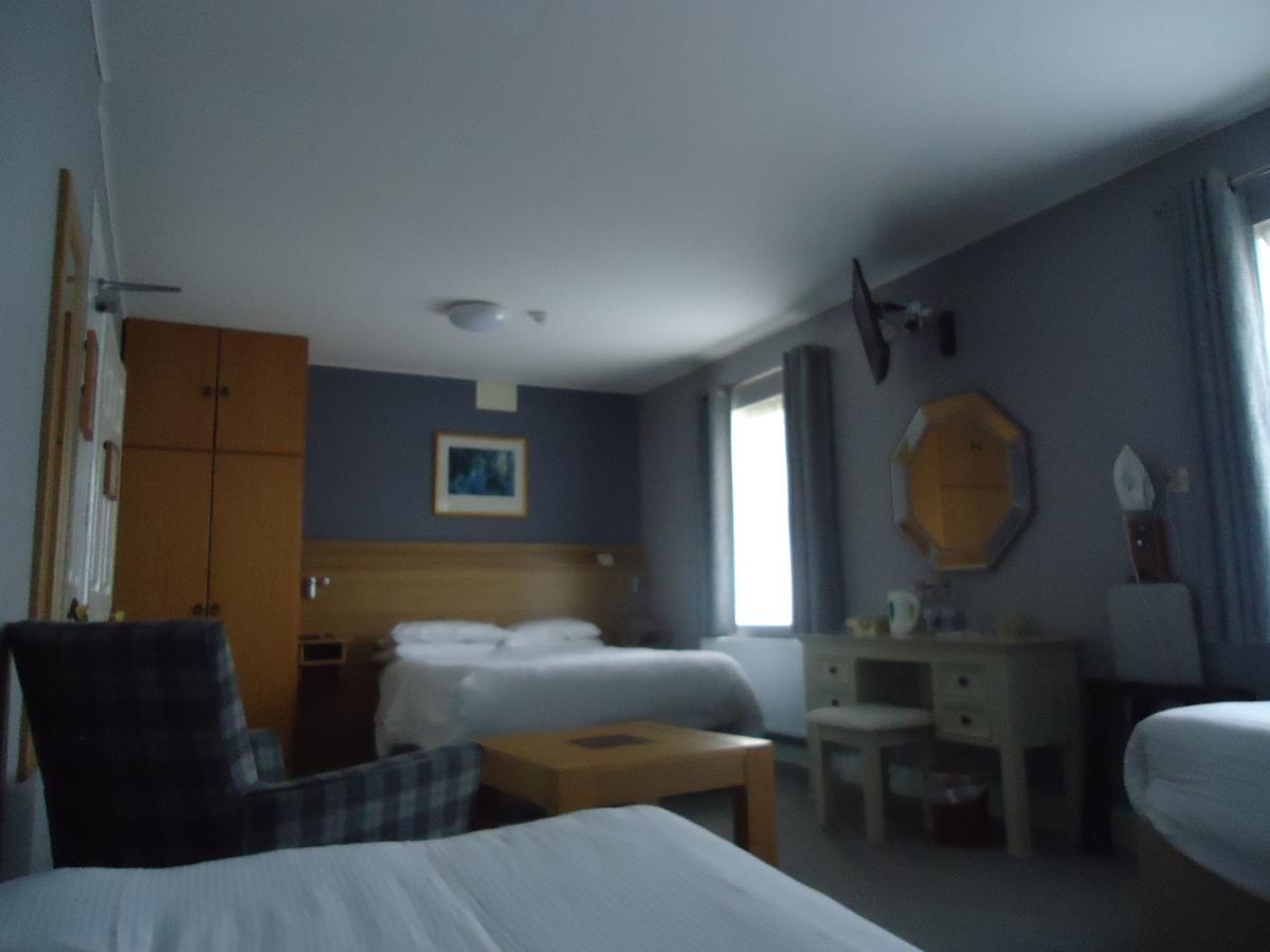 Templemore Arms Hotel ภายนอก รูปภาพ