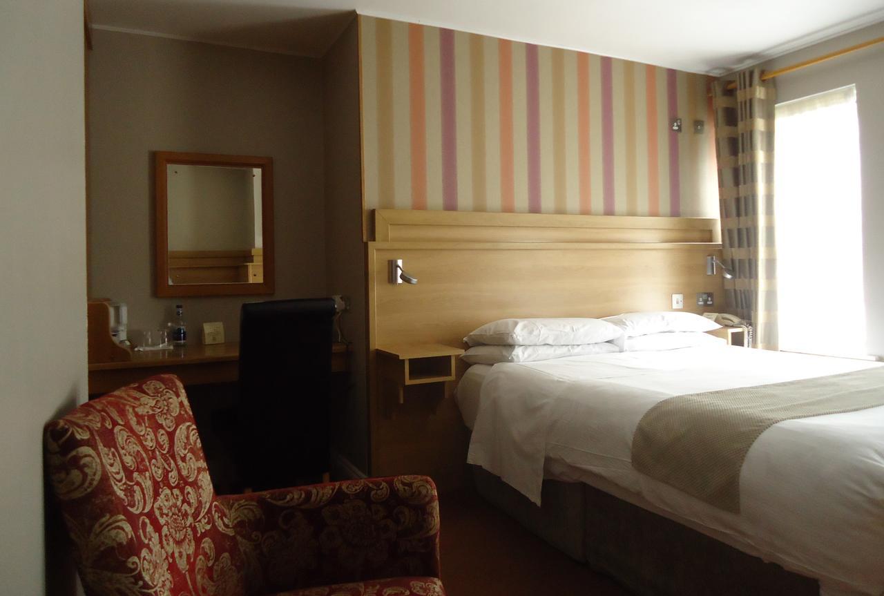 Templemore Arms Hotel ภายนอก รูปภาพ
