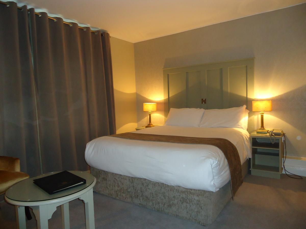 Templemore Arms Hotel ภายนอก รูปภาพ