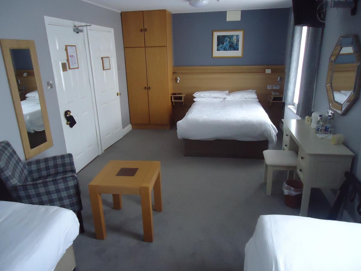 Templemore Arms Hotel ภายนอก รูปภาพ